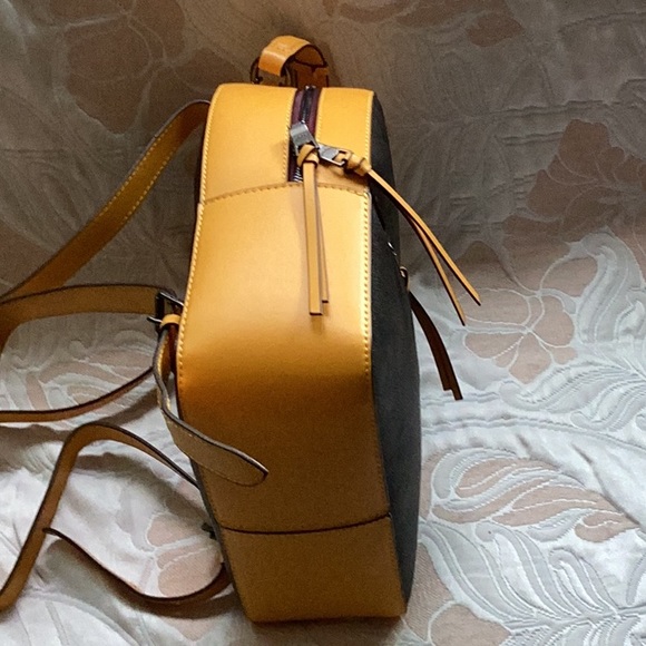 Coach Jordyn Backpack In Signature Canvas With Varsity Motif - Picture 4 of 9